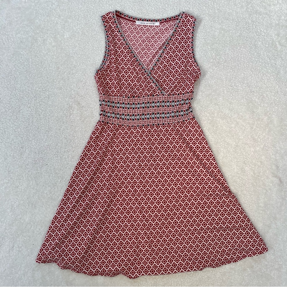 Flowy Max Studio red printed v-neck dress